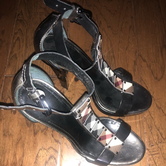 Burberry Heals - worn twice size 6 1/2 - Picture 3 of 6